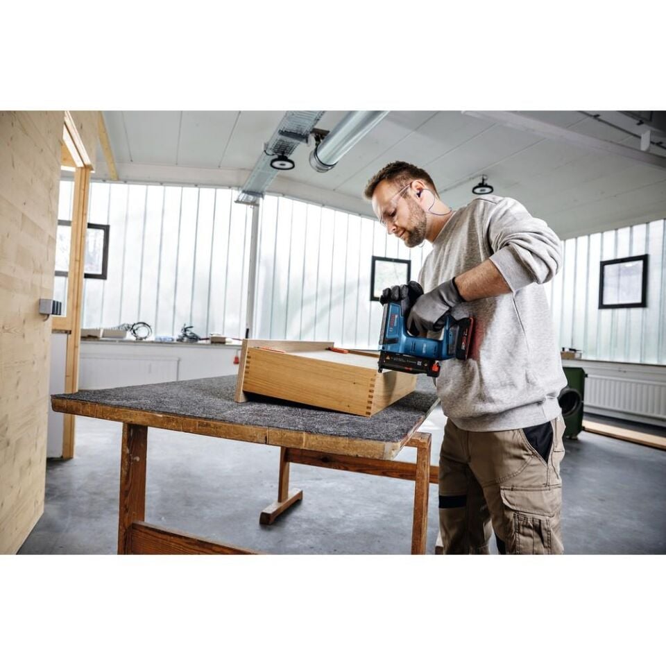 BOSCH GNH 18V-35 Akülü Çivi Çakma Tabancası (Akü Dahil Değildir.) (0 601 482 700)