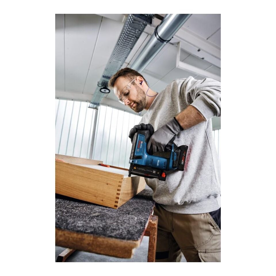 BOSCH GNH 18V-35 Akülü Çivi Çakma Tabancası (Akü Dahil Değildir.) (0 601 482 700)